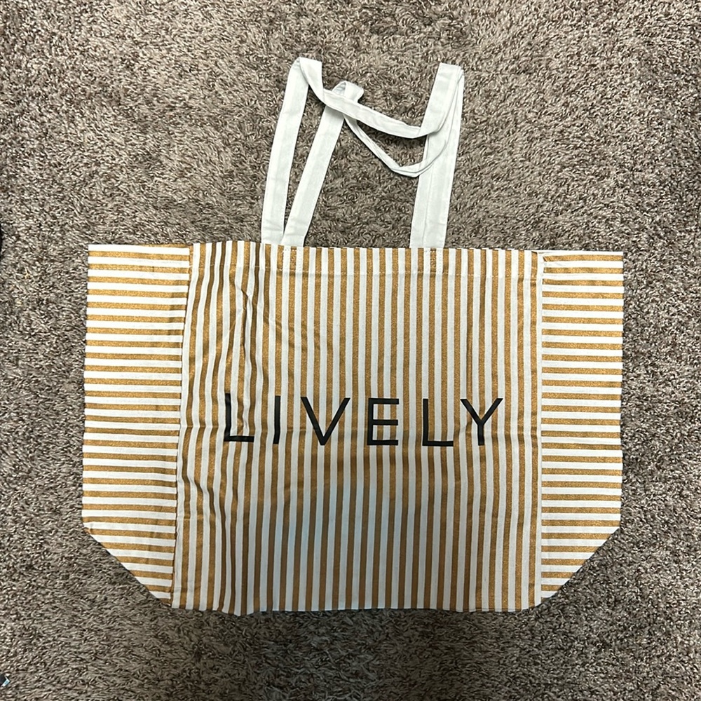 Lively tote
